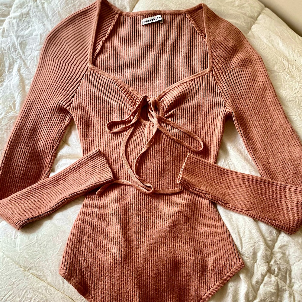 Abercrombie and Fitch Soft Ribbed Knit Sweetheart Longsleeve Bodysuit size M